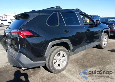 2021 Toyota Rav4 Xle z USA, uszkodzony, nr VIN 2T3P1RFV8MW211225